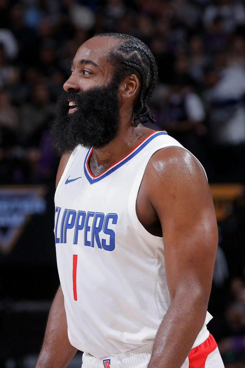 马卡：皇马高层连夜开会，确定欧冠对曼城是阿隆索生死战（马卡报称：皇马高层连夜商议，认定欧冠战曼城将成阿隆索的生死之战）