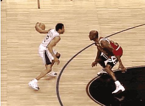 篮球湖人球员关键三分命中率高（湖人球员关键时刻三分命中率出众）