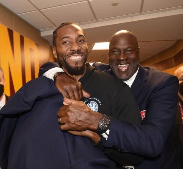 曼联7000万签沃顿有一前提，阿莫林自信可实现！卡里克钦点其接班（曼联7000万签沃顿有先决条件，阿莫林自信能成，卡里克点名接班人）