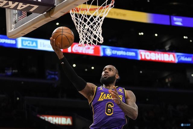 佩莱格里尼：塞维利亚落后时球迷往球场投掷杂物，这样不对（佩莱格里尼批评塞维利亚球迷落后时向场内投掷杂物：不可取）