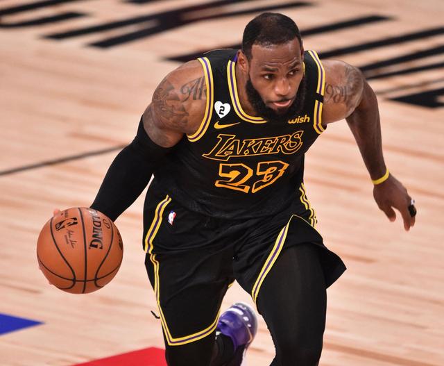 葡萄牙11月大名单：C罗领衔，菲利克斯、莱奥、B费在列（葡萄牙公布11月国家队名单：C罗领衔，菲利克斯、莱奥、B费入选）