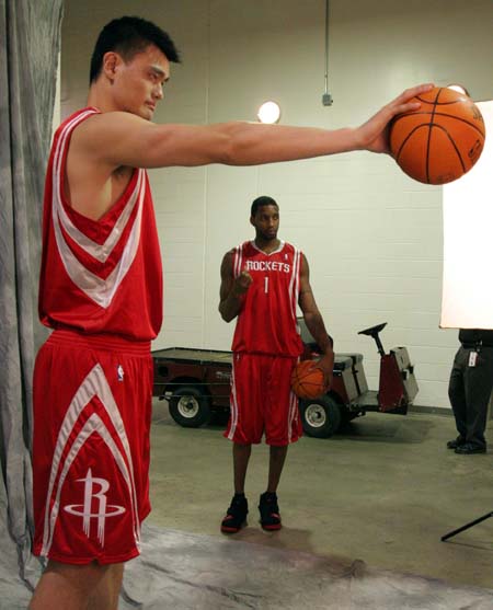 乌度卡总结火箭前21场表现，称杜兰特融入后球队取得进展（乌度卡复盘火箭开季21战：杜兰特融入推动球队进步）